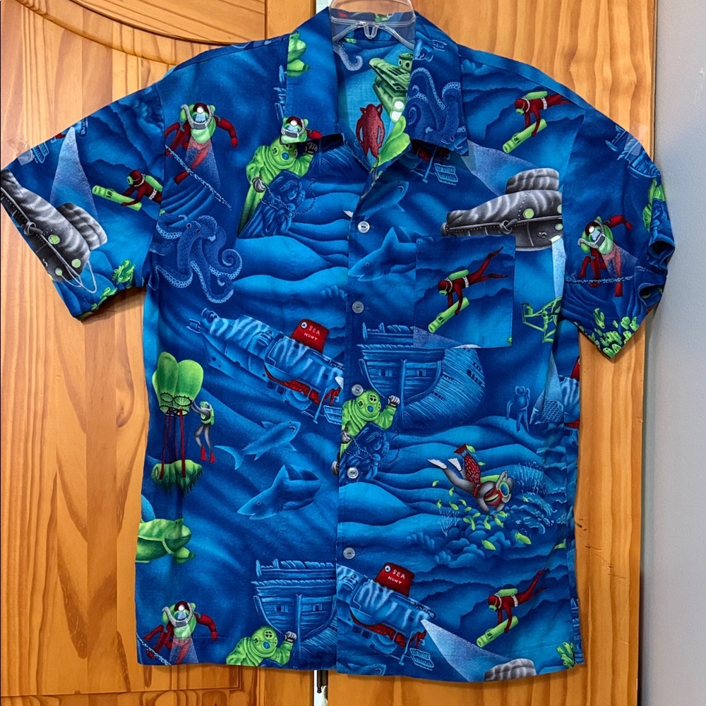 DEEP SEA DIVER SHIRT MENS MEASURES-XL GRAPHIC VIBRANT FISH SHORT SLEEVE NO TAGS